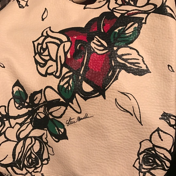 Steven Madden heart and rose graphic hand bag - Picture 4 of 4